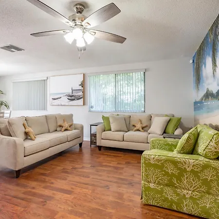 Coastal Cabana In Lakeland With King Bed